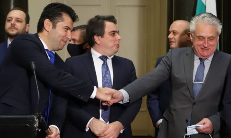 Дневник за властта: Анализи, арести, анализи - Tribune.bg