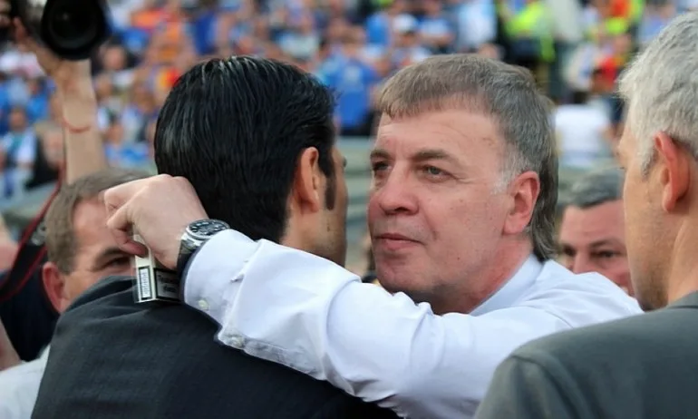 Наско Сираков още чака отговор от Гонзо - Tribune.bg