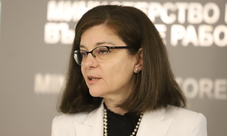 Генчовска: Очакваме от Скопие конкретни действия за необратимо изпълнение на Договора - Tribune.bg