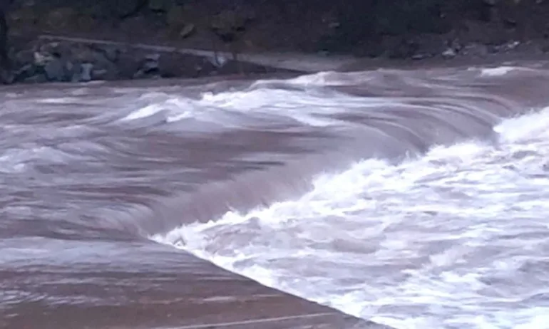 Отново частично бедствено положение в община Ардино. Мост над река Арда е под вода - Tribune.bg