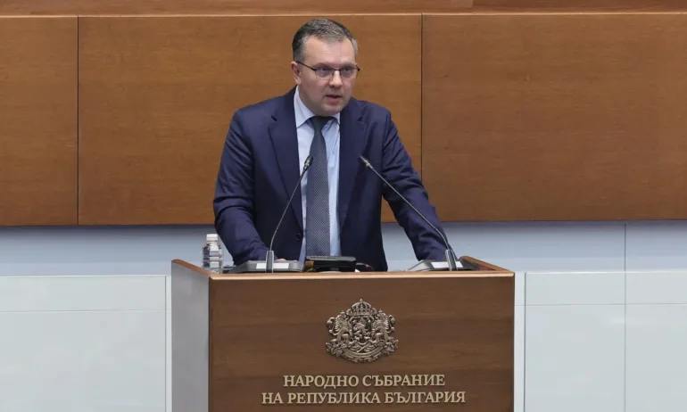 Министър Найденов обжалва пред ВАС отказа да се образува дисциплинарно производство срещу Борислав Сарафов - Tribune.bg