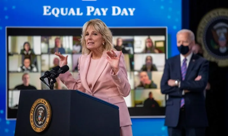 Първата дама на САЩ стана стюардеса на 1-ви април - Tribune.bg