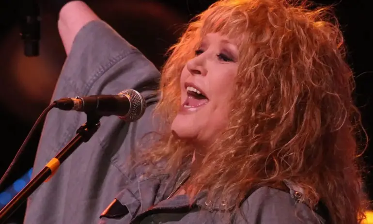 Алла Пугачова изненадващо се завърна в Москва сама - Tribune.bg