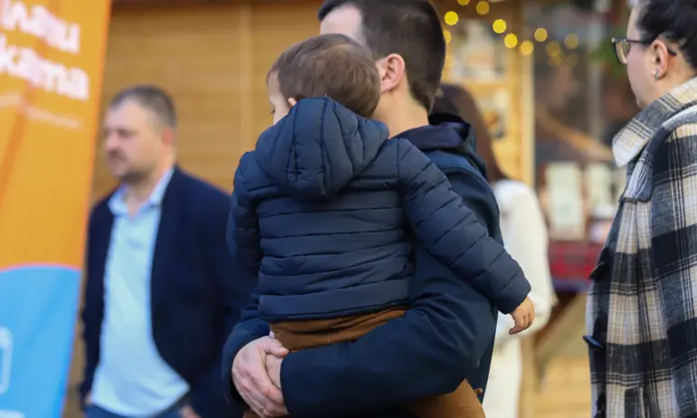 В Деня на бащата: Татковци излязоха на протест за споделено родителство - Tribune.bg