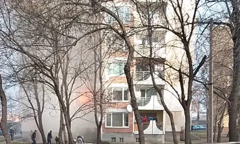 Пожар в жилищен блок в Кюстендил - Tribune.bg