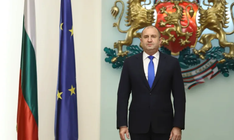 Радев в полунощ: Спасението не е на дъното на чашите, надявам се партиите да поемат отговорност - Tribune.bg