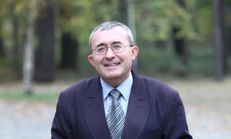 Прав е бил Мойсей! Водѝ ги докато измрат родените в робство. Робството не е социален статут. То е ментално състояние - Tribune.bg