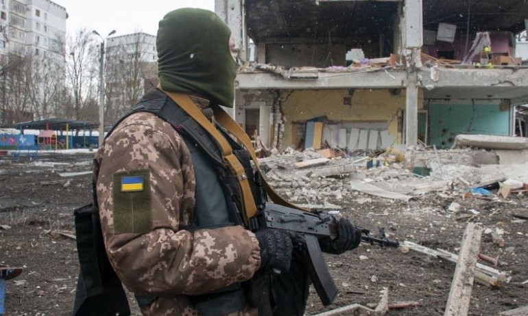 Войната в Украйна: Киев е под обстрел, чуват се мощни експлозии - Tribune.bg