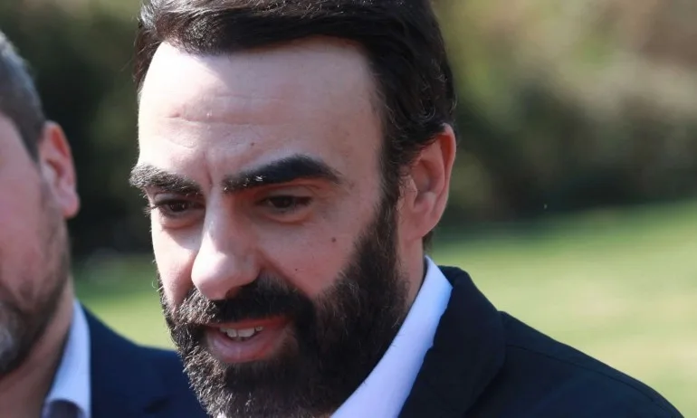 То пък бива драматизъм - имаме фигура във вражда с ГЕРБ, но пък бил на РД на Борисов, докато приема кюлчета - Tribune.bg