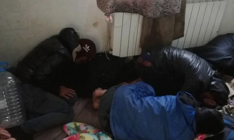 Мигранти се крият в изоставени къщи - Tribune.bg