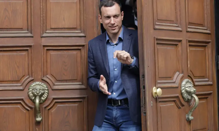 Ден след ГЕРБ – и ПП/ДБ се регистрираха за изборите. Петков мисли, че Терзиев печели на първи тур - Tribune.bg