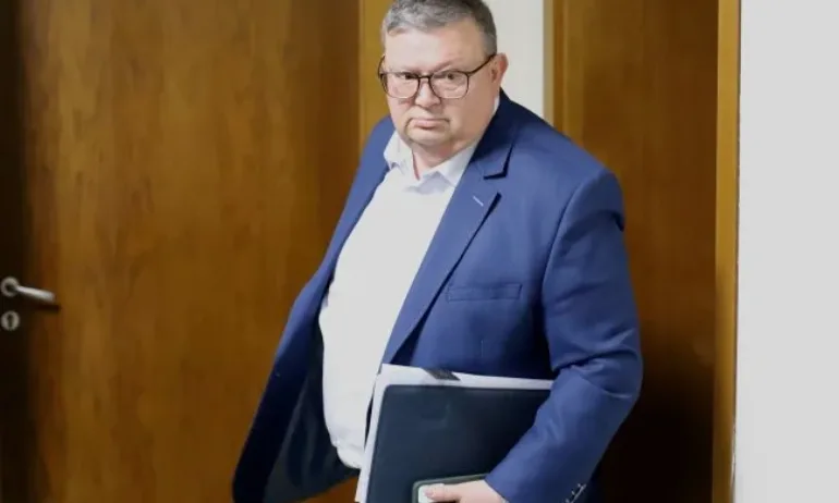 Цацаров си купил морска вила, апартамент и два гаража - Tribune.bg