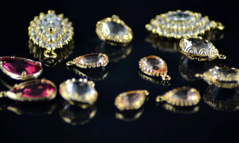 Разкриха крупен грабеж в Ямбол: откраднати са над 850 000 лева и златни накити, скрити в камина - Tribune.bg