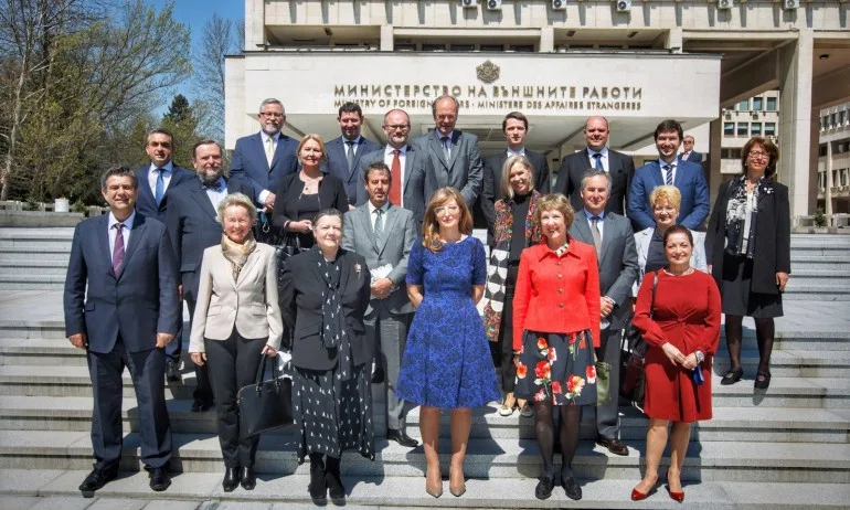 Захариева благодари на посланиците от ЕС за отличното сътрудничество през изминалите 4 години - Tribune.bg