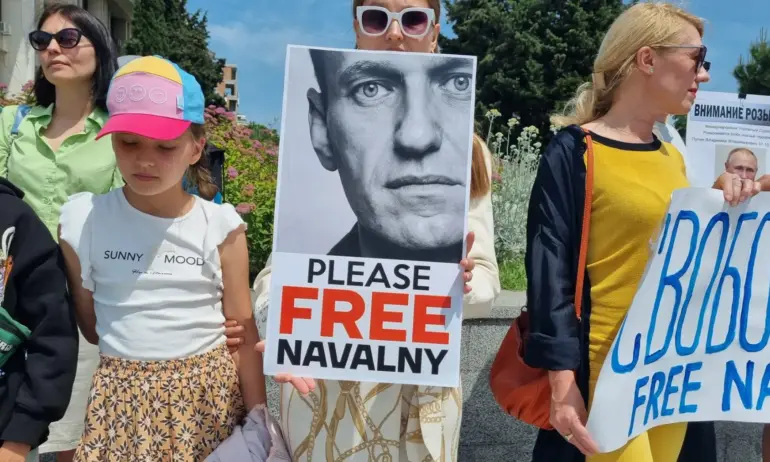 На рождения ден на Навални: Демонстрации в няколко града у нас в подкрепа на известния критик - Tribune.bg