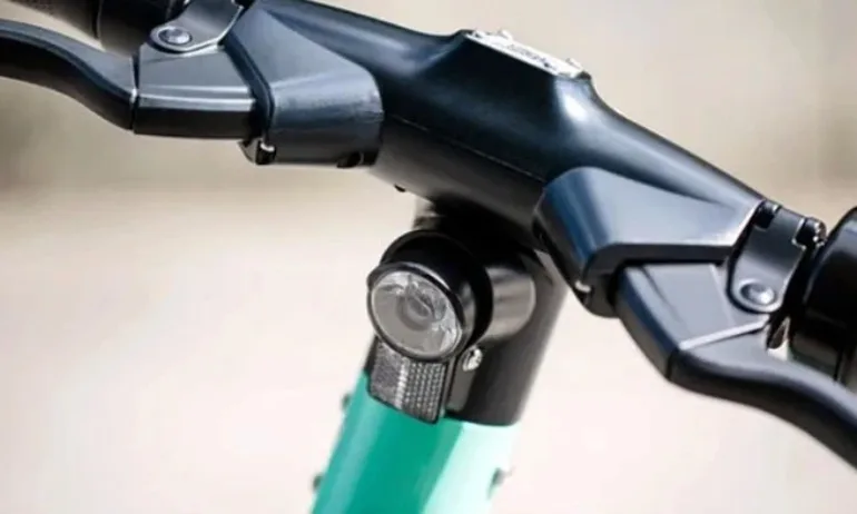 Парижани с миниреферендум за съдбата на електрическите скутери в града - Tribune.bg