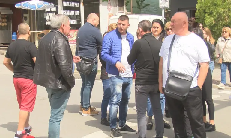 Протест за паркоместа блокира центъра на Велико Търново