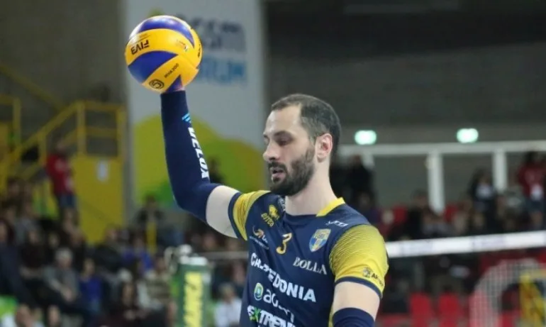 Официално: Казийски остава във Верона до 2022-а - Tribune.bg