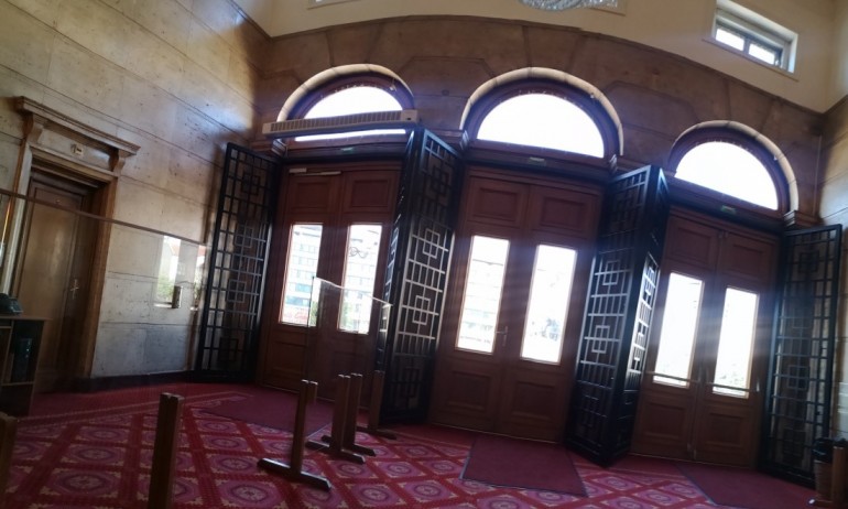 Десислава Атанасова: Да не би от промяната да имате някакъв фетиш към решетките? - Tribune.bg