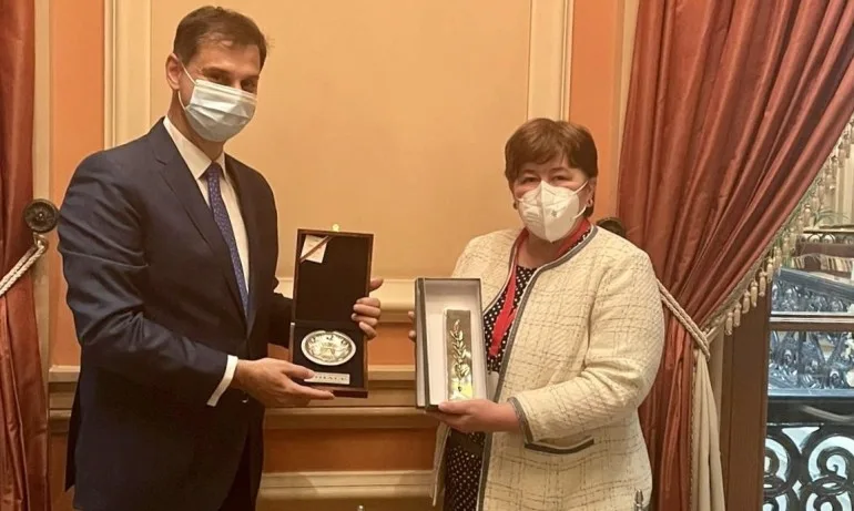 Туристическият бранш излиза на протест, искат оставката на ресорния министър - Tribune.bg