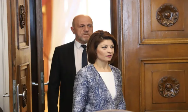 Атанасова: Твърде често имам усещането, че членове на правителството живеят в друга реалност - Tribune.bg