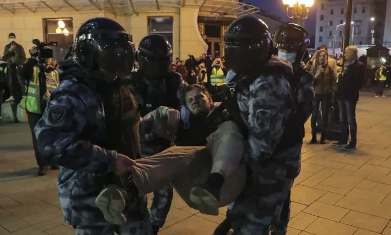 Протести в Русия заради частичната мобилизация, има арестувани (СНИМКИ) - Tribune.bg