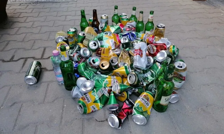 Отровният Хаджигенов зове протестиращи да си носят кенчетата бира, изпити през деня - Tribune.bg