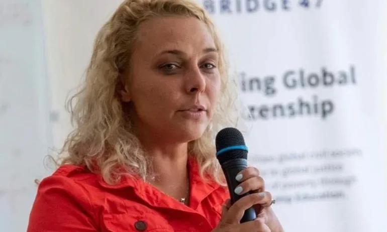 Десни? ДБ сложи за водач на листа директорка на червена младежка организация - Tribune.bg