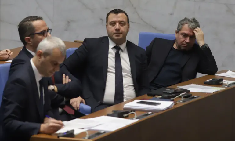 Възраждане се закани, че започва действия за предсрочни избори - Tribune.bg