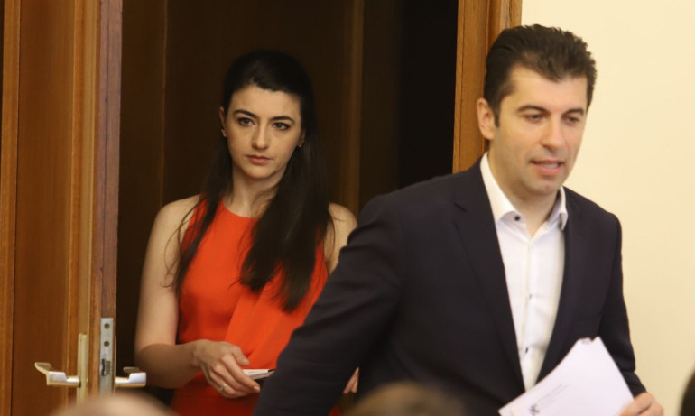 Лена Бориславова: Радев е минало, Петков - новото време - Tribune.bg