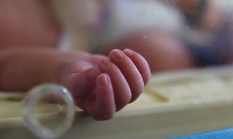 Бебе на 25 дни е с коронавирус в Хасковска болница - Tribune.bg
