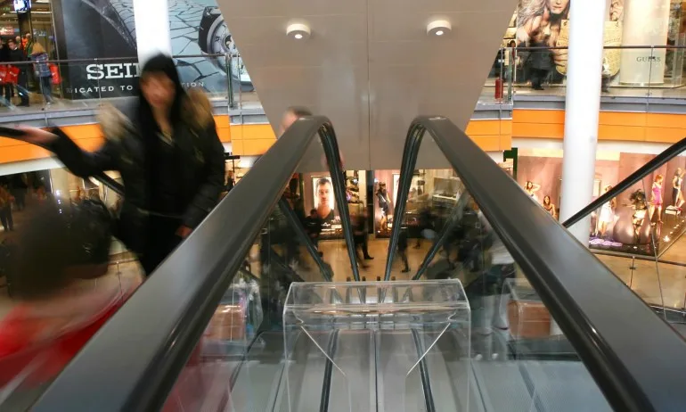 От утре в моловете: До 7 души на ескалатор, до 4-ма в асансьор - Tribune.bg