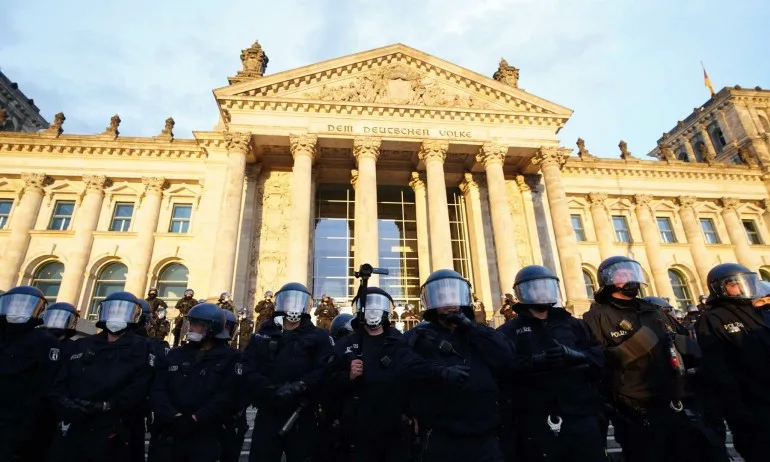 Над 300 ареста след протеста в Берлин, крайнодесни опитаха щурм на Райхстага - Tribune.bg