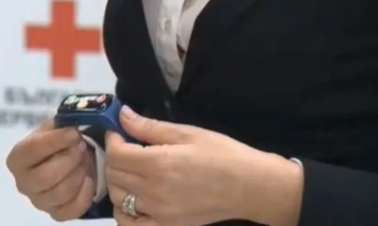 Смарт гривни ще помагат на хора под карантина при спешен случай - Tribune.bg