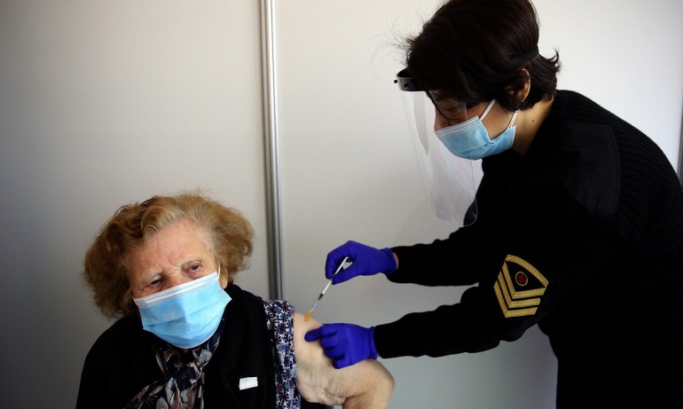 Гърция въвежда задължителна ваксинация за хората над 60 години - Tribune.bg