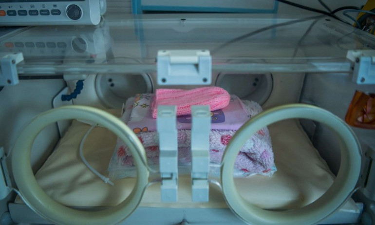 Спасиха бебе в Пловдив с линейка, купена с капачки - Tribune.bg