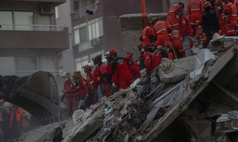 Расте броят на жертвите след земетресението, достигна 42 - Tribune.bg