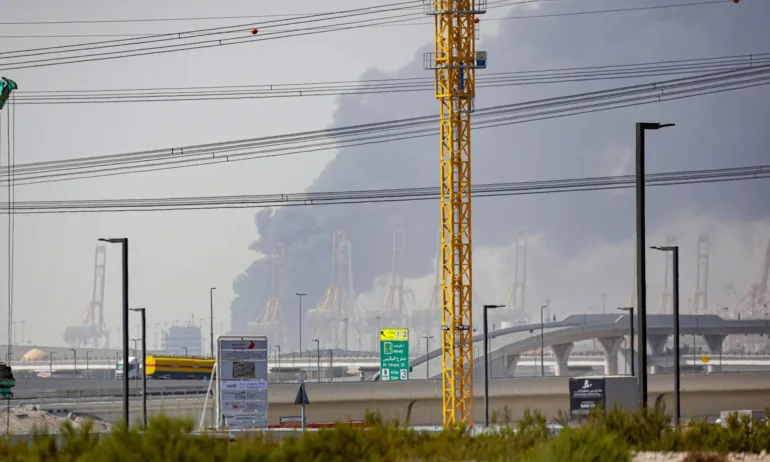 Абу Даби ще поеме разходите на блокирани туристи заради затвореното въздушно пространство - Tribune.bg