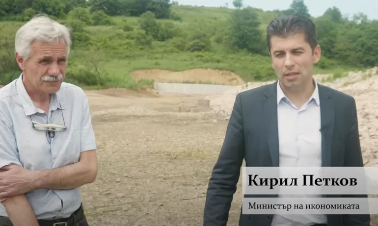 Кирил Петков с нови обвинения: Показа във видео ремонтиран язовир край Ловеч, възмути се от похарчените пари - Tribune.bg