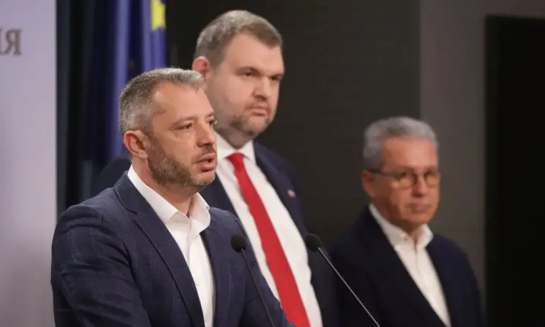 Пеевски и Добрев сезираха прокуратурата за незаконен износ на руски петрол от Лукойл - Tribune.bg