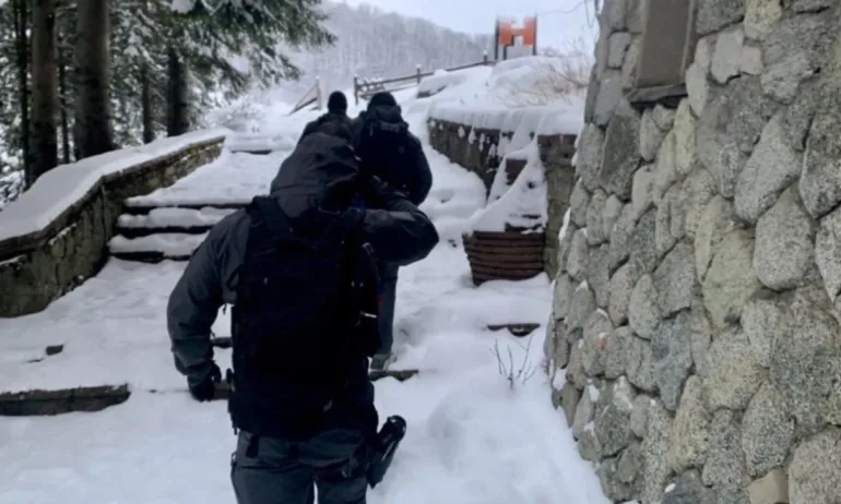 Разбиха престъпна група за изнудвания на длъжници (СНИМКИ) - Tribune.bg