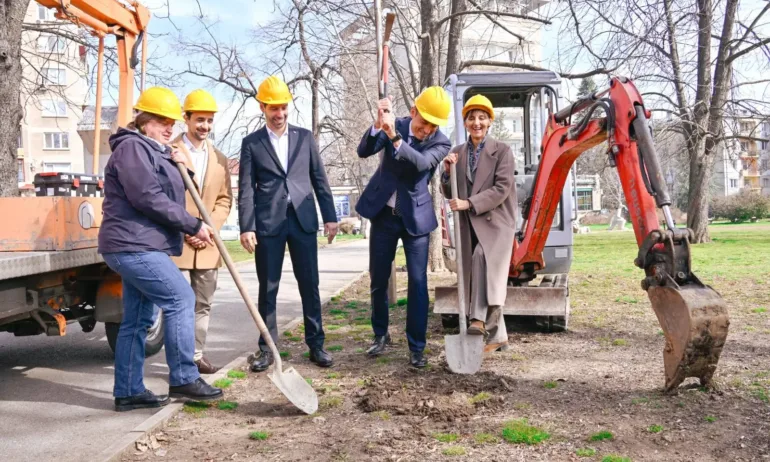 Добре, че има извънредни избори: Общината извади 893 937 лв. за осветление в парка Заимов - Tribune.bg