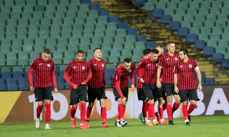 Царско село и Локомотив София ще играят без публика - Tribune.bg