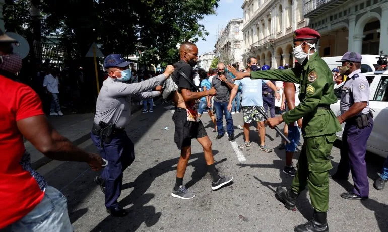 Хиляди кубинци излязоха на антиправителствени протести - Tribune.bg