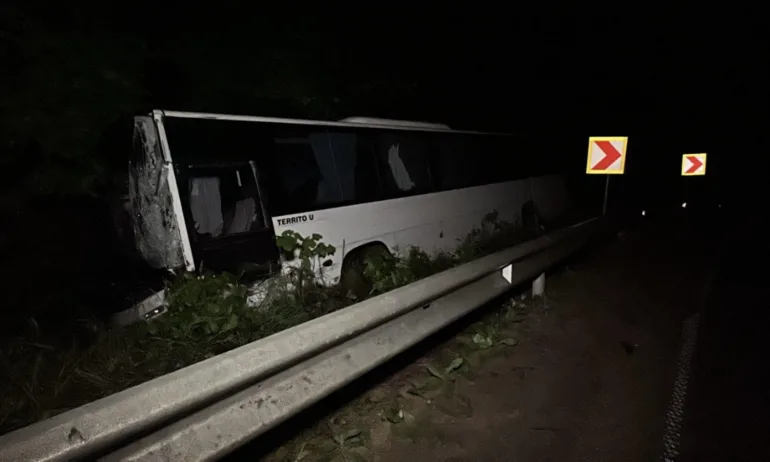 Автобус с военни катастрофира на Прохода на Републиката - Tribune.bg