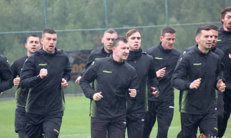 Тежка сутрешна тренировка за Ботев Пд в Алания - Tribune.bg