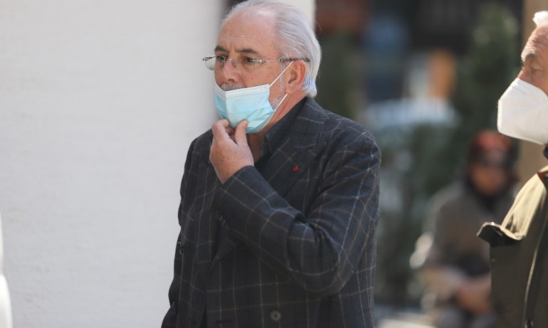 Охрана изведе Лютви Местан от залата на окръжния съд в Кърджали - Tribune.bg