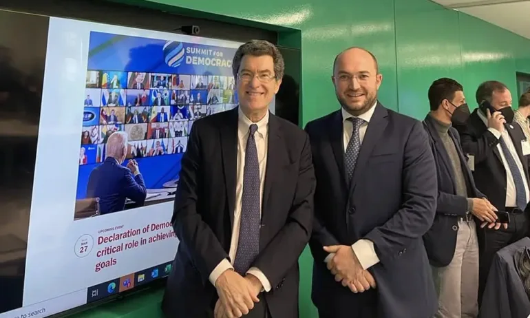 Бивш съветник на Обама в разговор с председателя на СОС: В битката с корупцията трябват непрестанни усилия - Tribune.bg