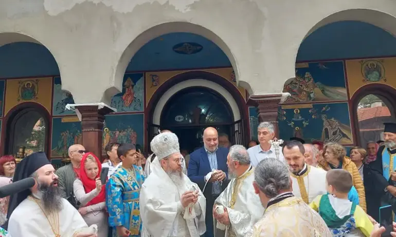 На празника на Светия Дух празнува и столичният район Надежда - Tribune.bg