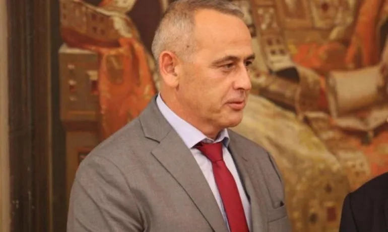 24 часа: Началникът на НСО не издържал с двама шефове: Президентът и съпругата му - Tribune.bg